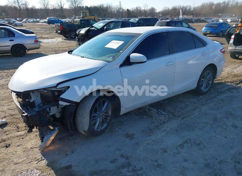 Photo 2 of 2015 Toyota Camry SE (VIN 4T1BF1FK4FU074508)