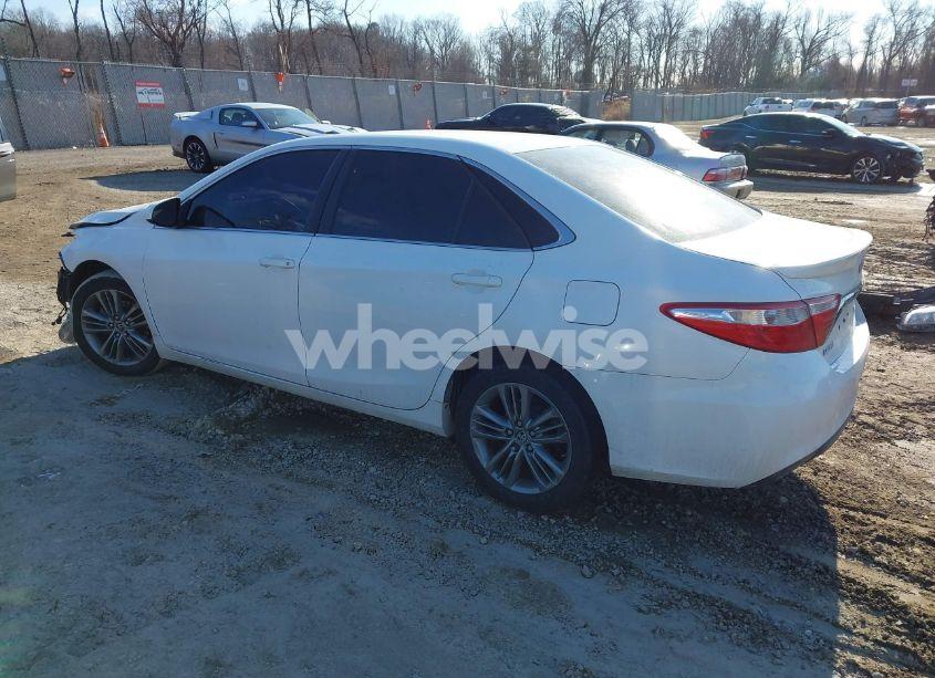 Photo 3 of 2015 Toyota Camry SE (VIN 4T1BF1FK4FU074508)