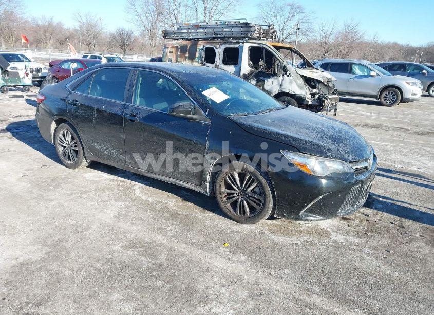 2015 Toyota Camry SE (VIN 4T1BF1FK4FU086108) main photo