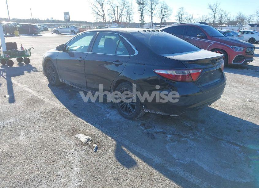 Photo 3 of 2015 Toyota Camry SE (VIN 4T1BF1FK4FU086108)