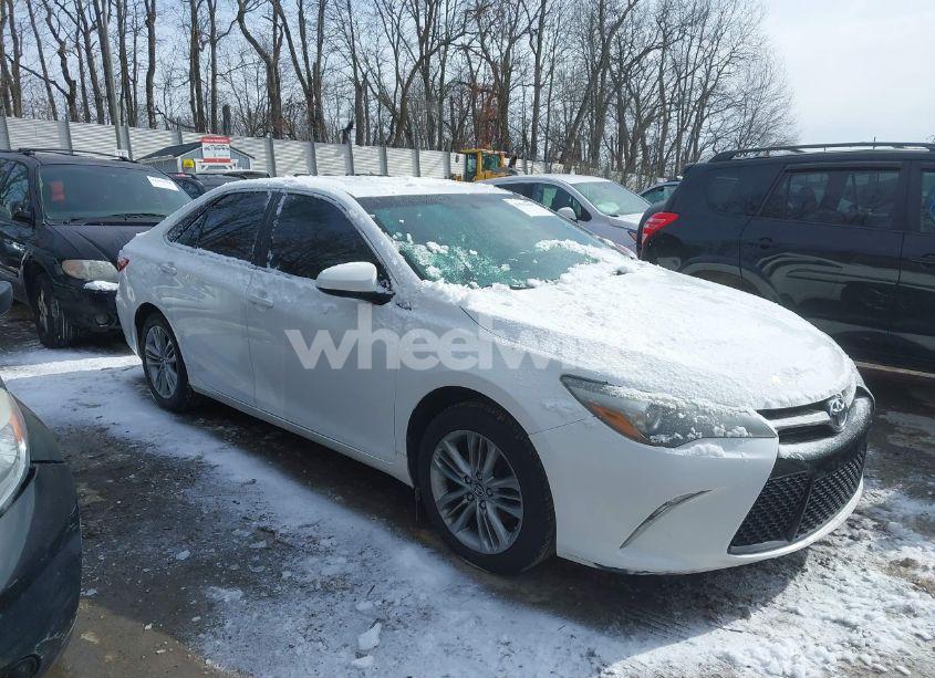2015 Toyota Camry SE (VIN 4T1BF1FK4FU090966) main photo