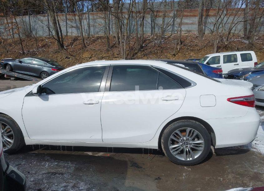 Photo 15 of 2015 Toyota Camry SE (VIN 4T1BF1FK4FU090966)