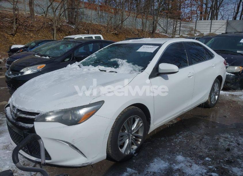 Photo 2 of 2015 Toyota Camry SE (VIN 4T1BF1FK4FU090966)
