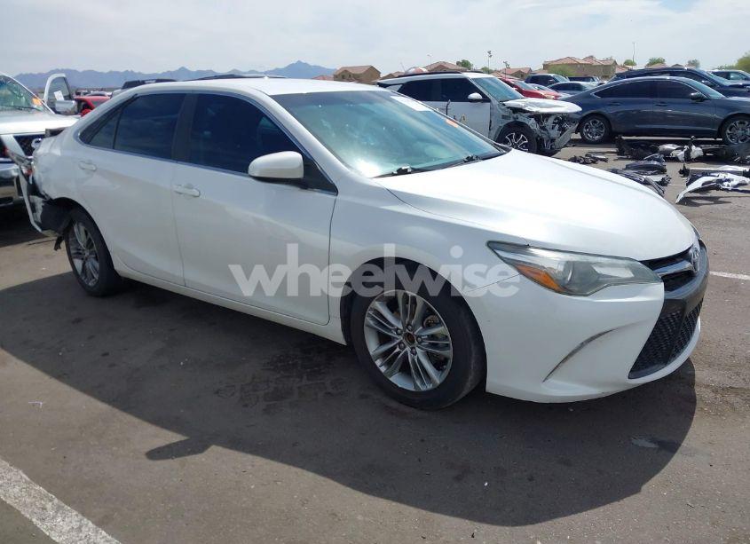 2015 Toyota Camry SE (VIN 4T1BF1FK4FU093950) main photo