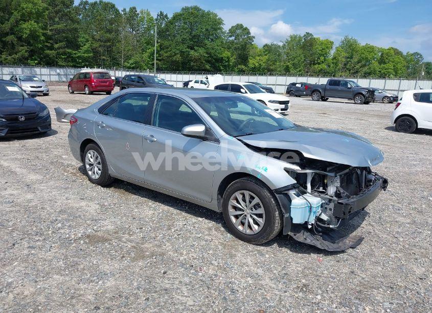 2015 Toyota Camry LE (VIN 4T1BF1FK4FU097013) main photo
