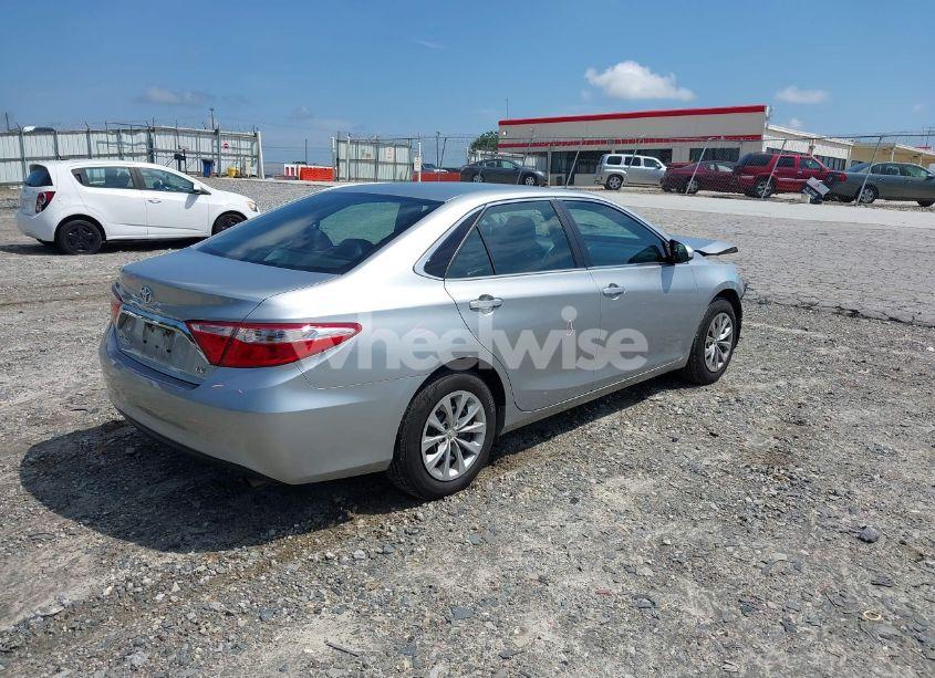 Photo 4 of 2015 Toyota Camry LE (VIN 4T1BF1FK4FU097013)