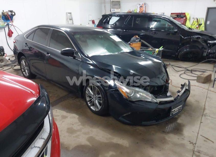 2015 Toyota Camry SE (VIN 4T1BF1FK4FU877044) main photo