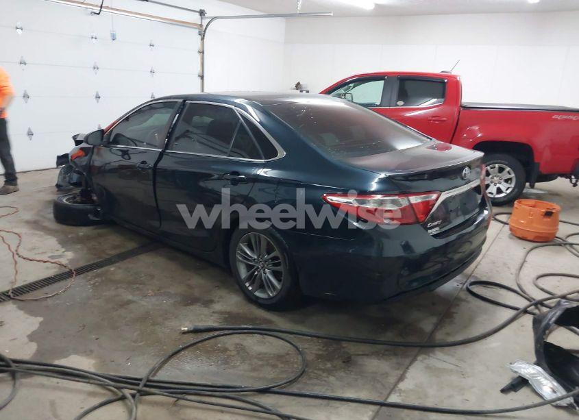Photo 3 of 2015 Toyota Camry SE (VIN 4T1BF1FK4FU877044)