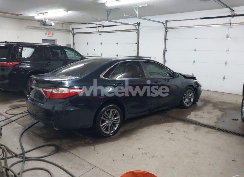 Photo 4 of 2015 Toyota Camry SE (VIN 4T1BF1FK4FU877044)
