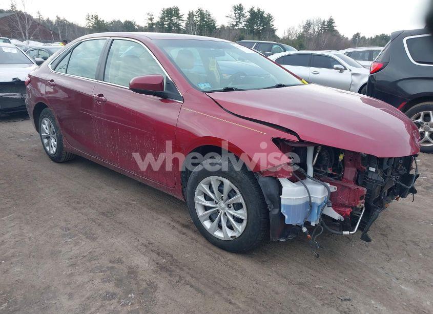2015 Toyota Camry LE (VIN 4T1BF1FK4FU897889) main photo