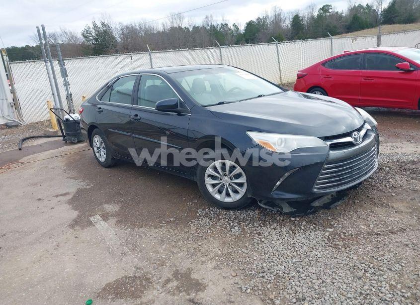 2015 Toyota Camry LE (VIN 4T1BF1FK4FU929482) main photo