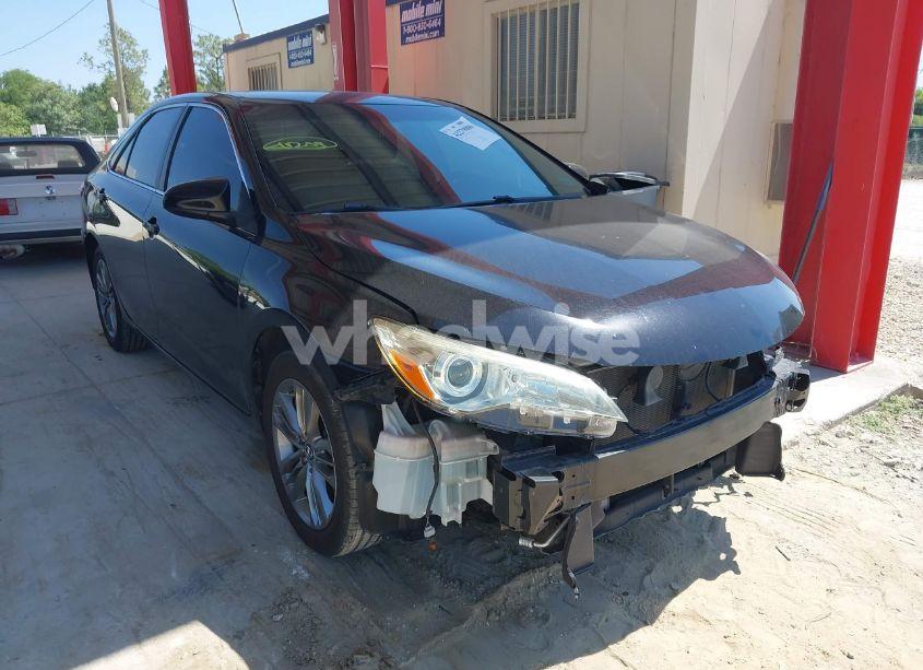 2015 Toyota Camry SE (VIN 4T1BF1FK4FU977614) main photo