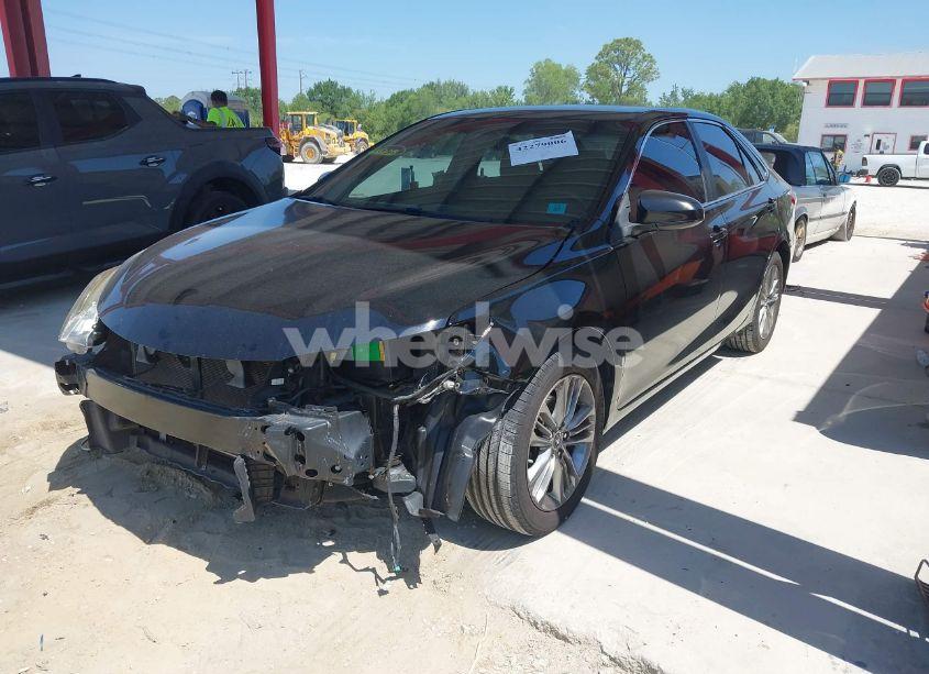 Photo 2 of 2015 Toyota Camry SE (VIN 4T1BF1FK4FU977614)