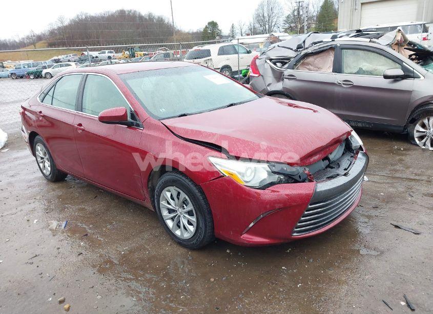 2015 Toyota Camry LE (VIN 4T1BF1FK4FU996745) main photo