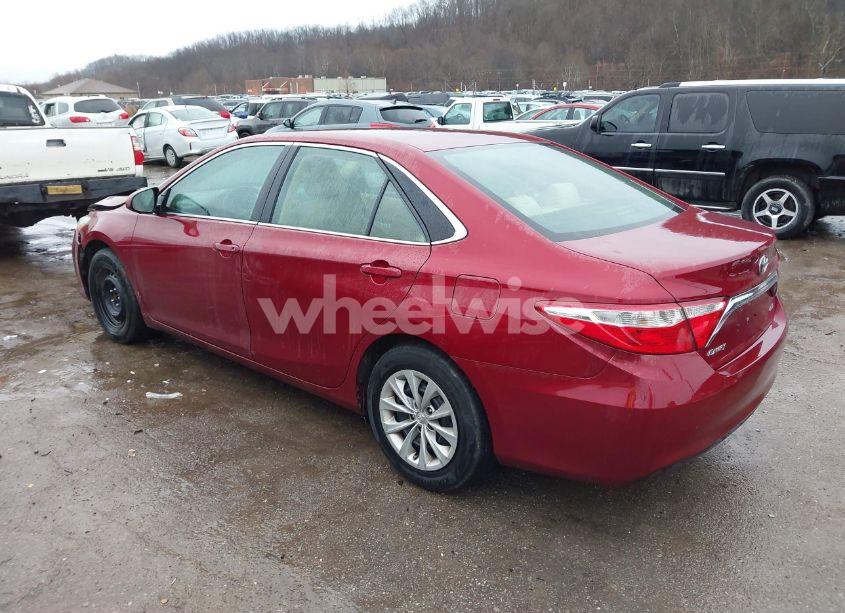 Photo 3 of 2015 Toyota Camry LE (VIN 4T1BF1FK4FU996745)
