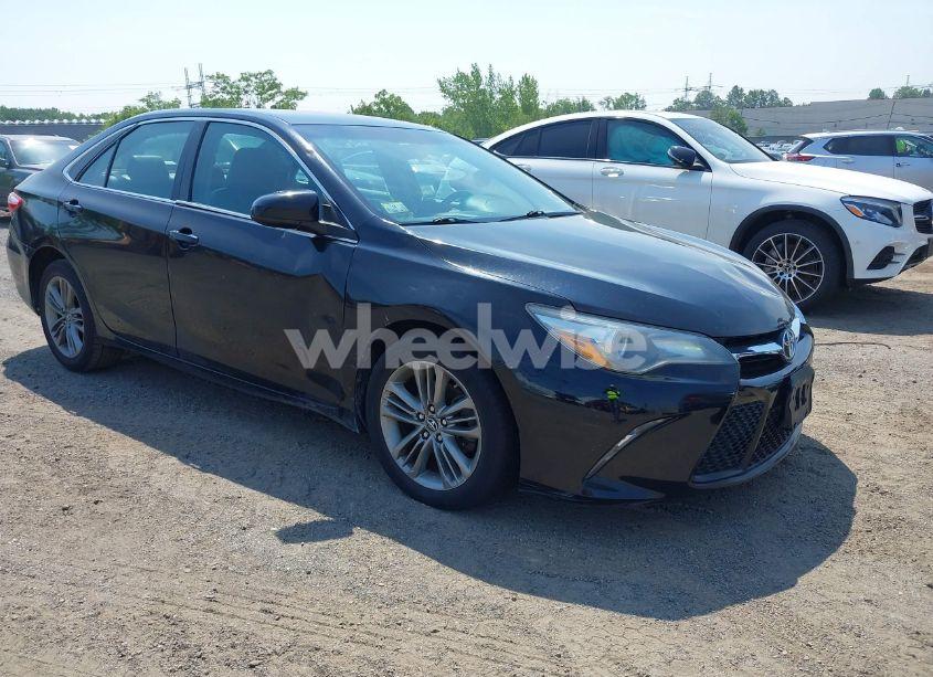 2016 Toyota Camry SE (VIN 4T1BF1FK4GU119724) main photo