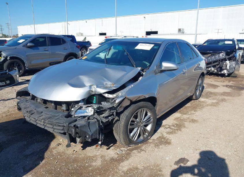 Photo 2 of 2016 Toyota Camry SE (VIN 4T1BF1FK4GU129556)