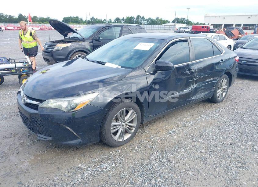 Photo 2 of 2016 Toyota Camry SE (VIN 4T1BF1FK4GU131355)