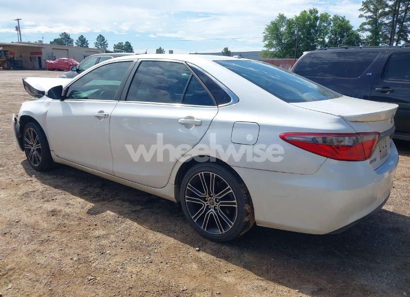Photo 3 of 2016 Toyota Camry SE (VIN 4T1BF1FK4GU142629)