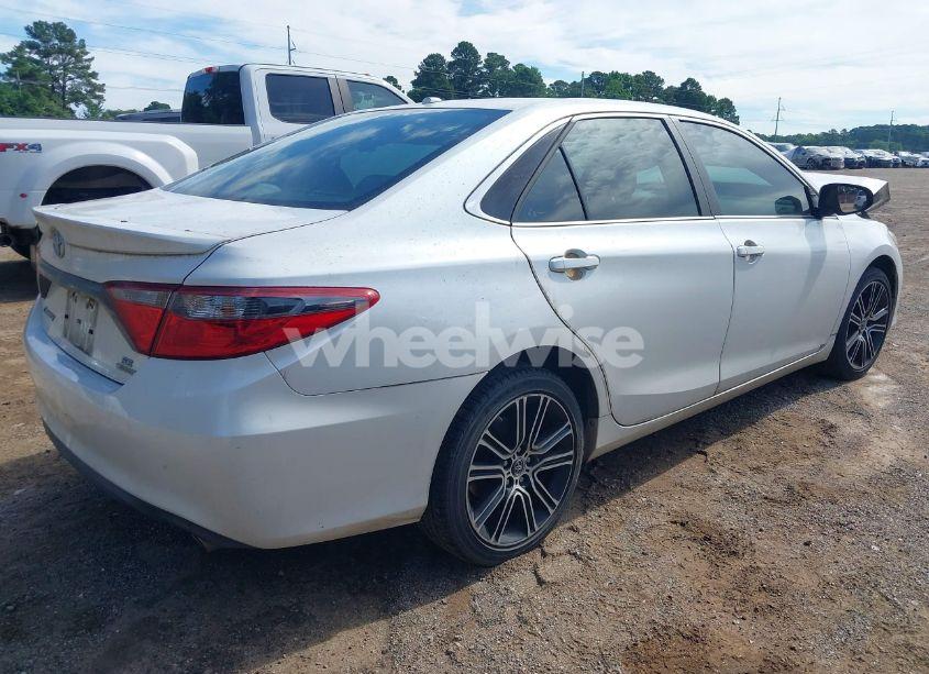 Photo 4 of 2016 Toyota Camry SE (VIN 4T1BF1FK4GU142629)