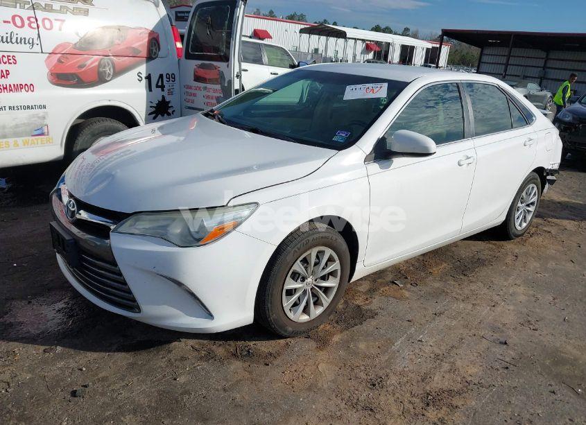 Photo 2 of 2016 Toyota Camry LE (VIN 4T1BF1FK4GU165120)