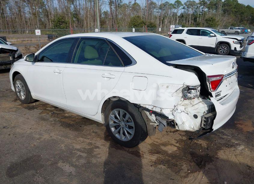 Photo 3 of 2016 Toyota Camry LE (VIN 4T1BF1FK4GU165120)