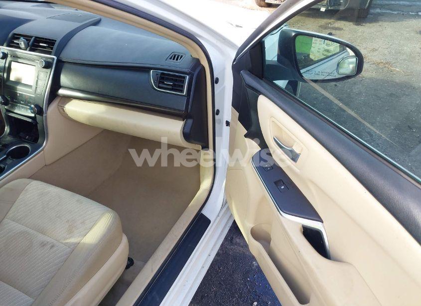 Photo 5 of 2016 Toyota Camry LE (VIN 4T1BF1FK4GU165120)