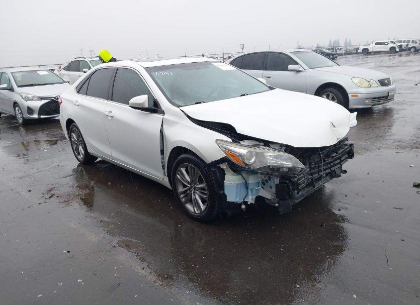 2016 Toyota Camry SE (VIN 4T1BF1FK4GU174903) main photo
