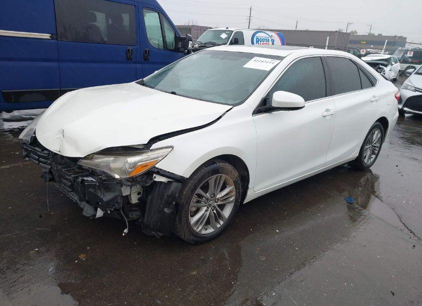 Photo 2 of 2016 Toyota Camry SE (VIN 4T1BF1FK4GU174903)