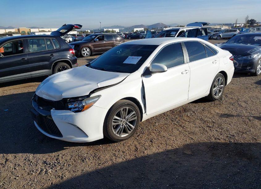 Photo 2 of 2016 Toyota Camry SE (VIN 4T1BF1FK4GU176585)