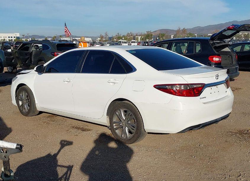 Photo 3 of 2016 Toyota Camry SE (VIN 4T1BF1FK4GU176585)
