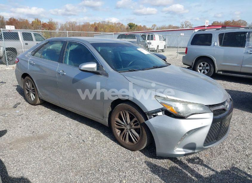 2016 Toyota Camry SE (VIN 4T1BF1FK4GU180068) main photo