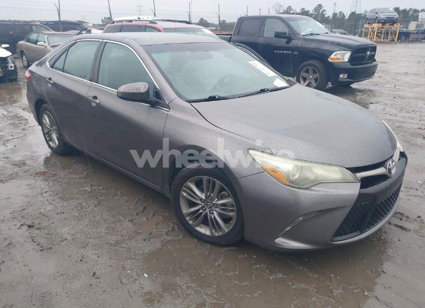 2016 Toyota Camry SE (VIN 4T1BF1FK4GU184301) main photo