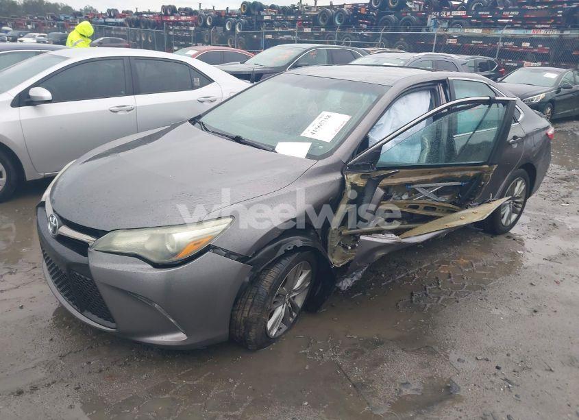 Photo 2 of 2016 Toyota Camry SE (VIN 4T1BF1FK4GU184301)