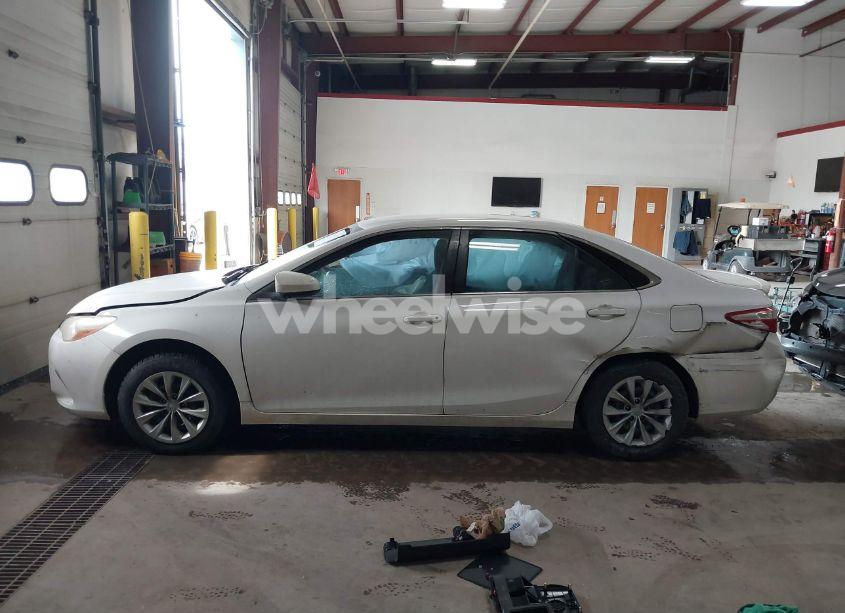 Photo 14 of 2016 Toyota Camry LE (VIN 4T1BF1FK4GU185271)