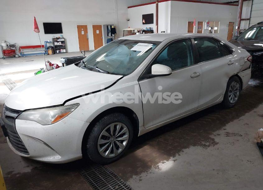 Photo 2 of 2016 Toyota Camry LE (VIN 4T1BF1FK4GU185271)