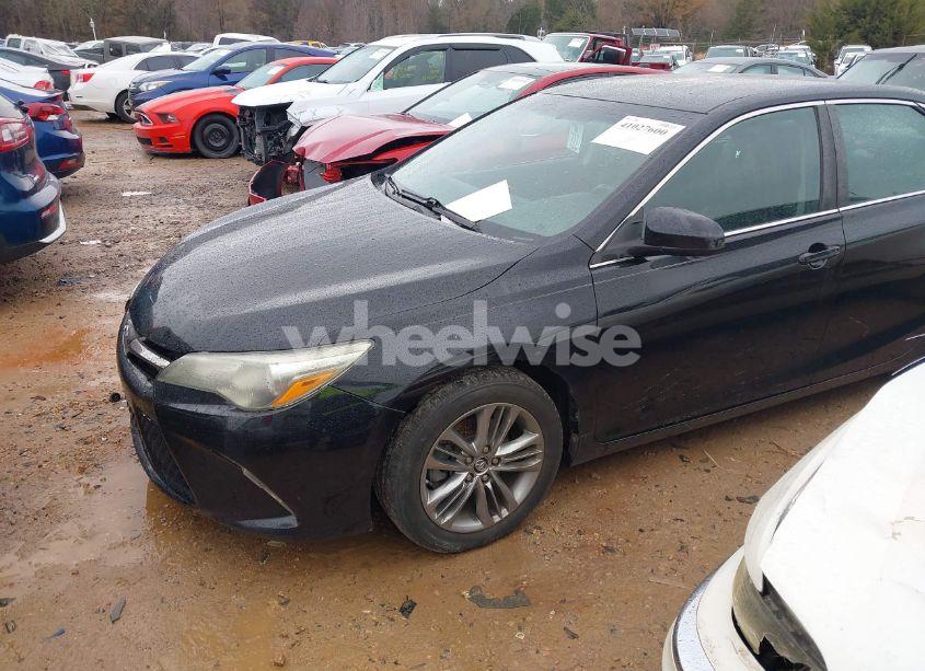 Photo 2 of 2016 Toyota Camry SE (VIN 4T1BF1FK4GU202943)