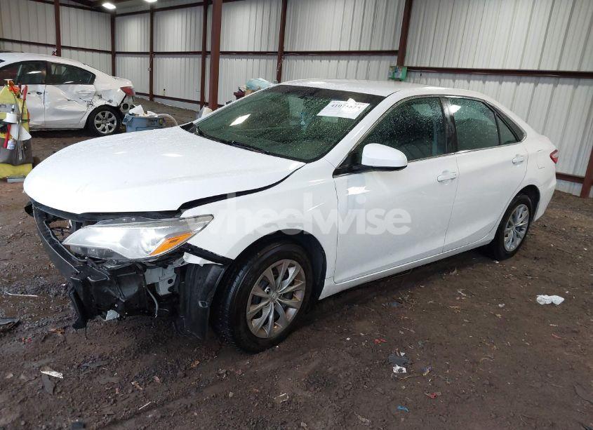 Photo 2 of 2016 Toyota Camry LE (VIN 4T1BF1FK4GU217278)