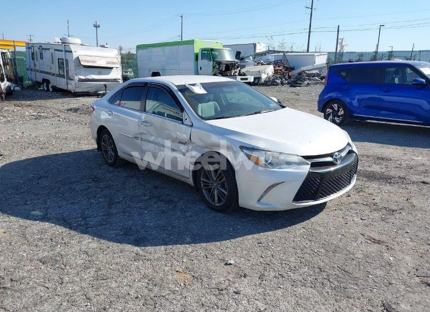2016 Toyota Camry SE (VIN 4T1BF1FK4GU241872) main photo