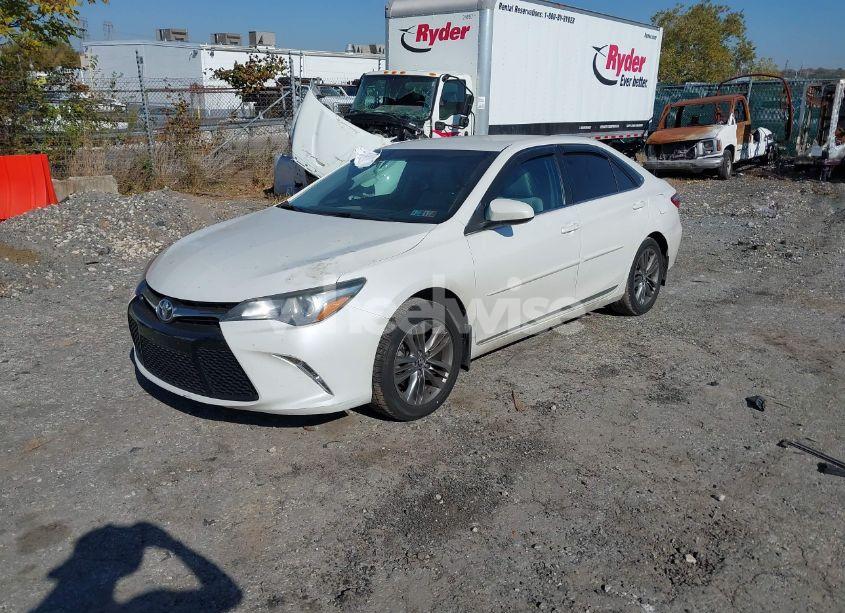 Photo 2 of 2016 Toyota Camry SE (VIN 4T1BF1FK4GU241872)