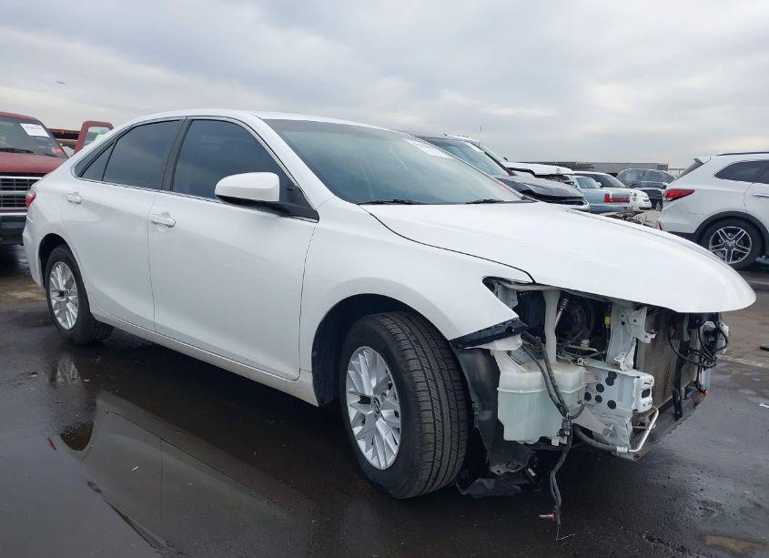 2016 Toyota Camry LE (VIN 4T1BF1FK4GU247266) main photo