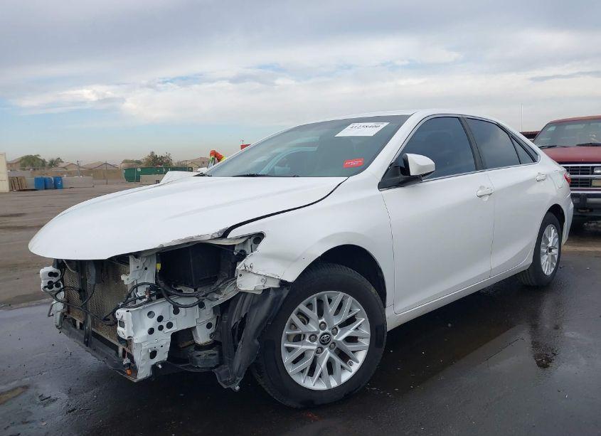 Photo 2 of 2016 Toyota Camry LE (VIN 4T1BF1FK4GU247266)