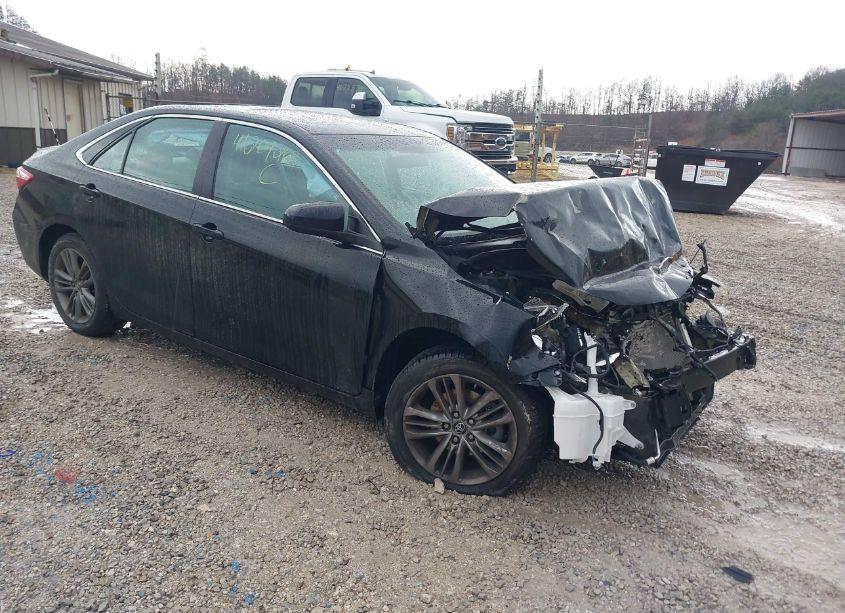 2016 Toyota Camry SE (VIN 4T1BF1FK4GU258588) main photo