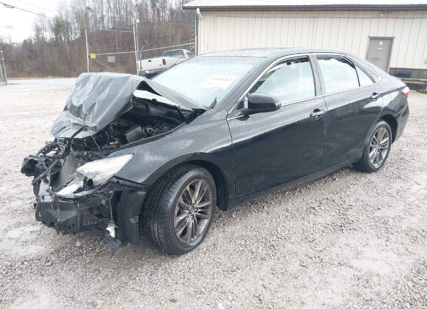 Photo 2 of 2016 Toyota Camry SE (VIN 4T1BF1FK4GU258588)