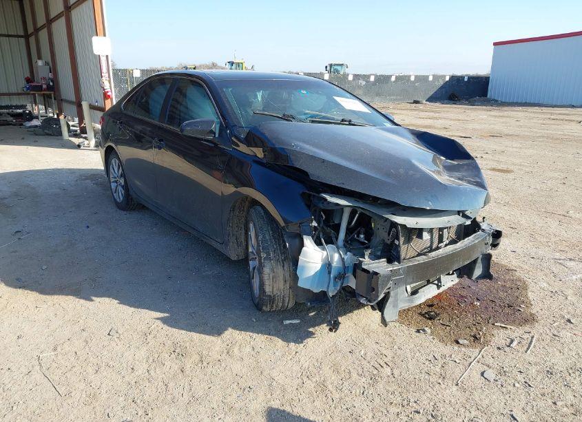 2016 Toyota Camry XLE (VIN 4T1BF1FK4GU519959) main photo