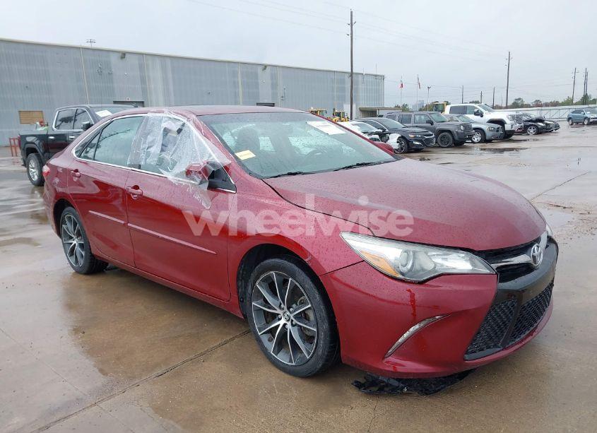 2016 Toyota Camry XSE (VIN 4T1BF1FK4GU521288) main photo