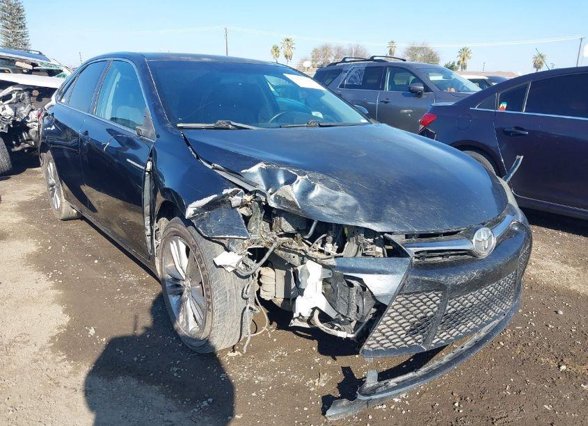 2016 Toyota Camry SE (VIN 4T1BF1FK4GU525552) main photo