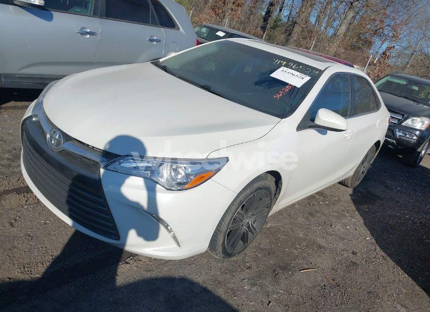Photo 2 of 2016 Toyota Camry SE (VIN 4T1BF1FK4GU563203)