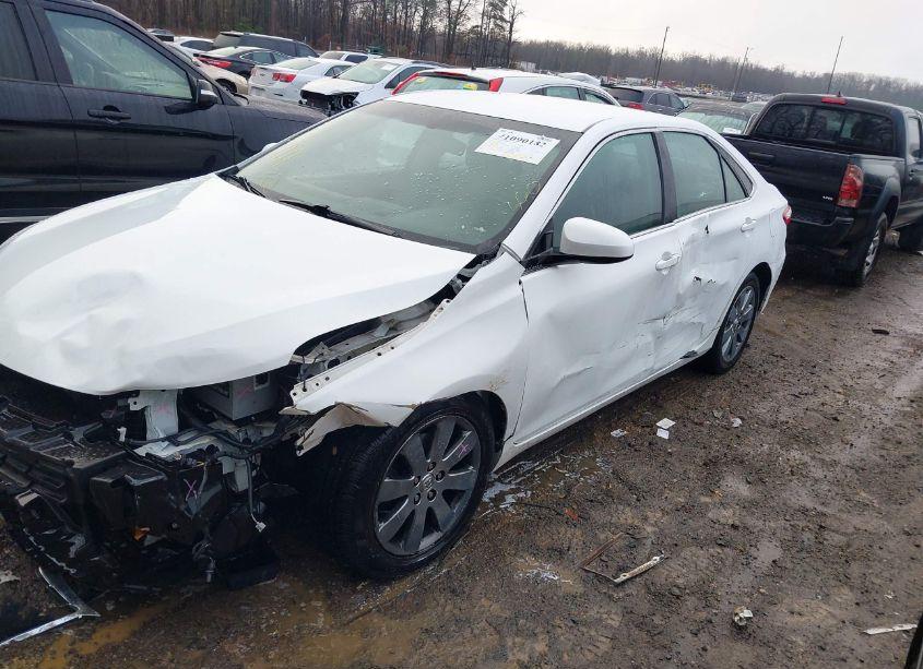 Photo 2 of 2016 Toyota Camry LE (VIN 4T1BF1FK4GU566425)