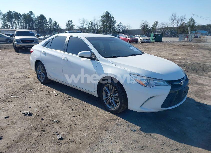 2016 Toyota Camry SE (VIN 4T1BF1FK4GU589557) main photo